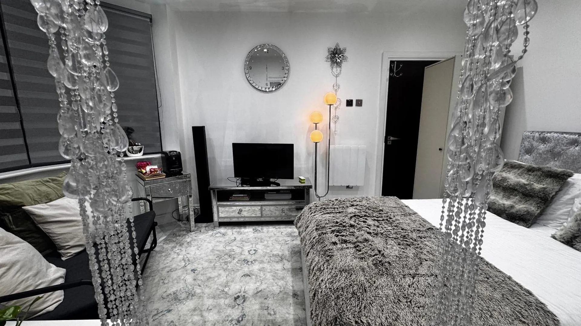 Modern One Bedroom Flat In Twickenham For Business Travelers Hanworth  Apartment
